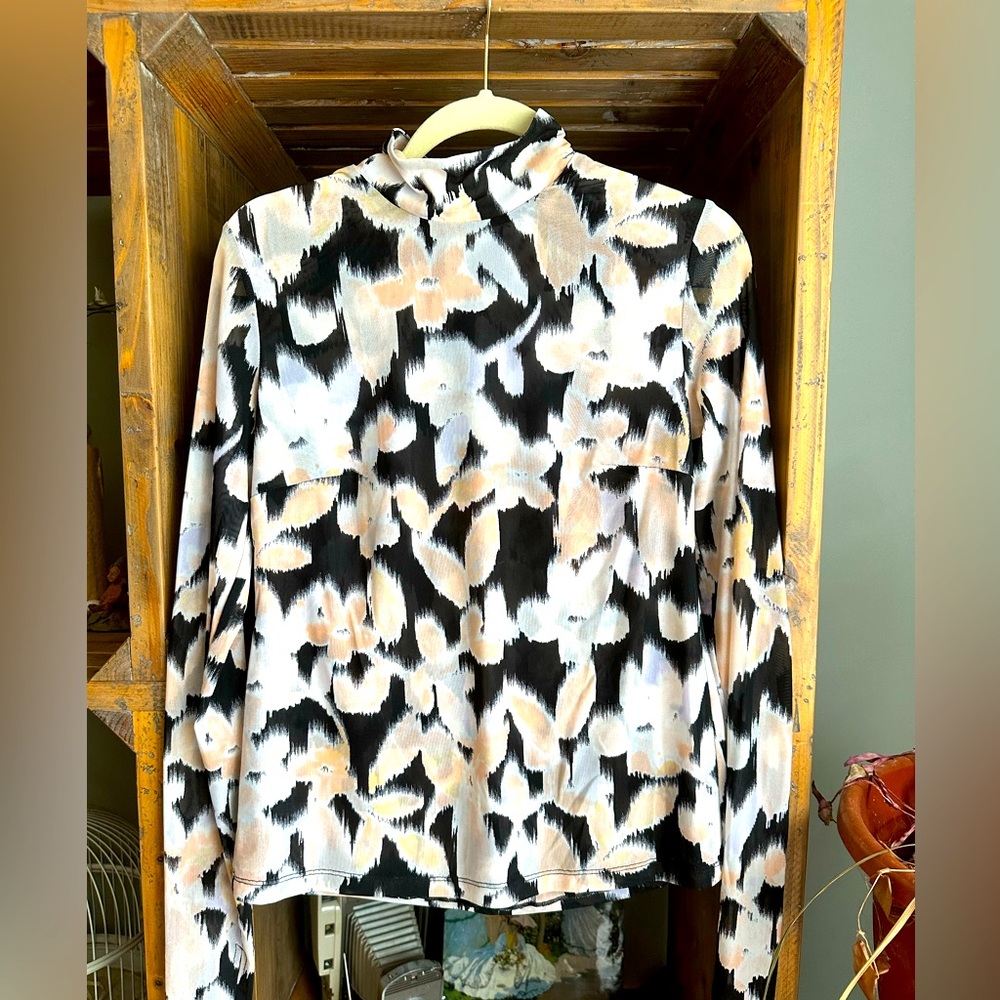 This beautiful cabi mesh turtleneck was a new arrival fall 2022. Worn once